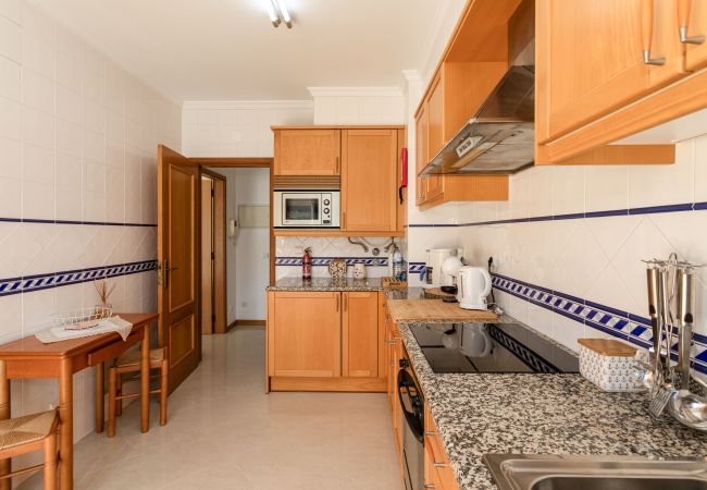 Apartamento en Albufeira - Apartamento en Albufeira con Balcón, Aparcamiento Privado 😎🅿️