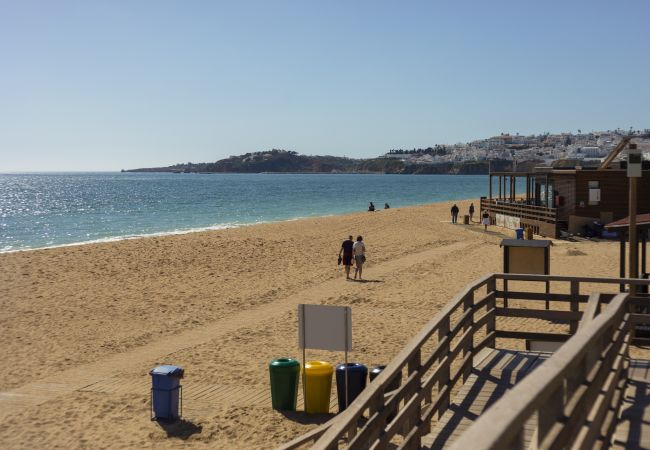 Apartamento en Albufeira - Apartamento en Albufeira con Balcón, Aparcamiento Privado 😎🅿️