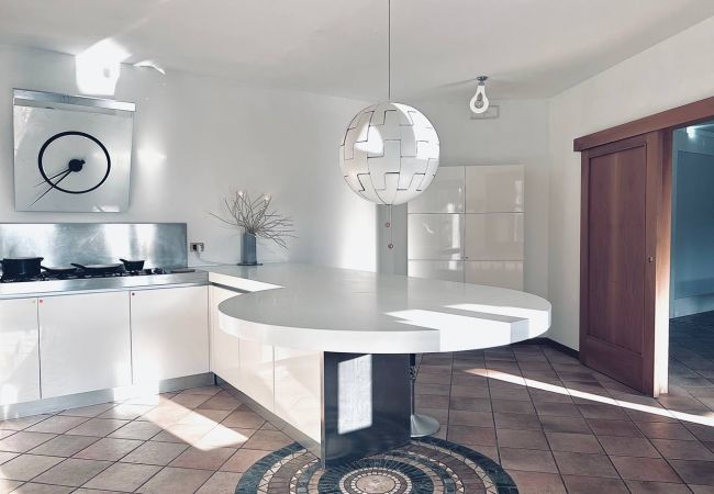 Casa en Romano d´Ezzelino - Wow House - Villa con piscina y jardín Casa en Romano d´Ezzelino - Wow House - Villa con piscina y jardín