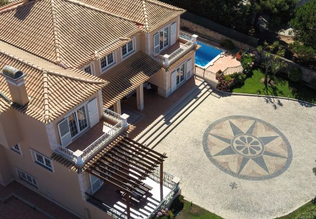 Villa en Ericeira - Espléndida Villa con Piscina y Vista al Océano ☀️🏄🏻