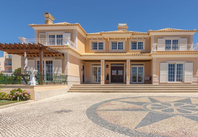 Villa en Ericeira - Espléndida Villa con Piscina y Vista al Océano ☀️🏄🏻