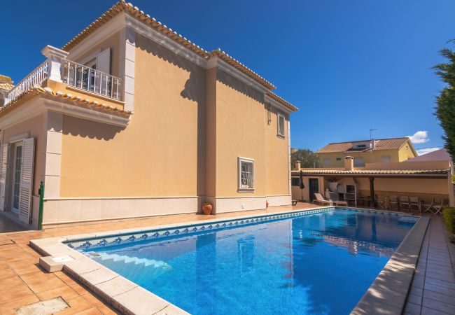 Villa en Ericeira - Espléndida Villa con Piscina y Vista al Océano ☀️🏄🏻