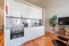 Apartamento en Porto - Oporto D. João IV por Hopstays | Centro y Balcón