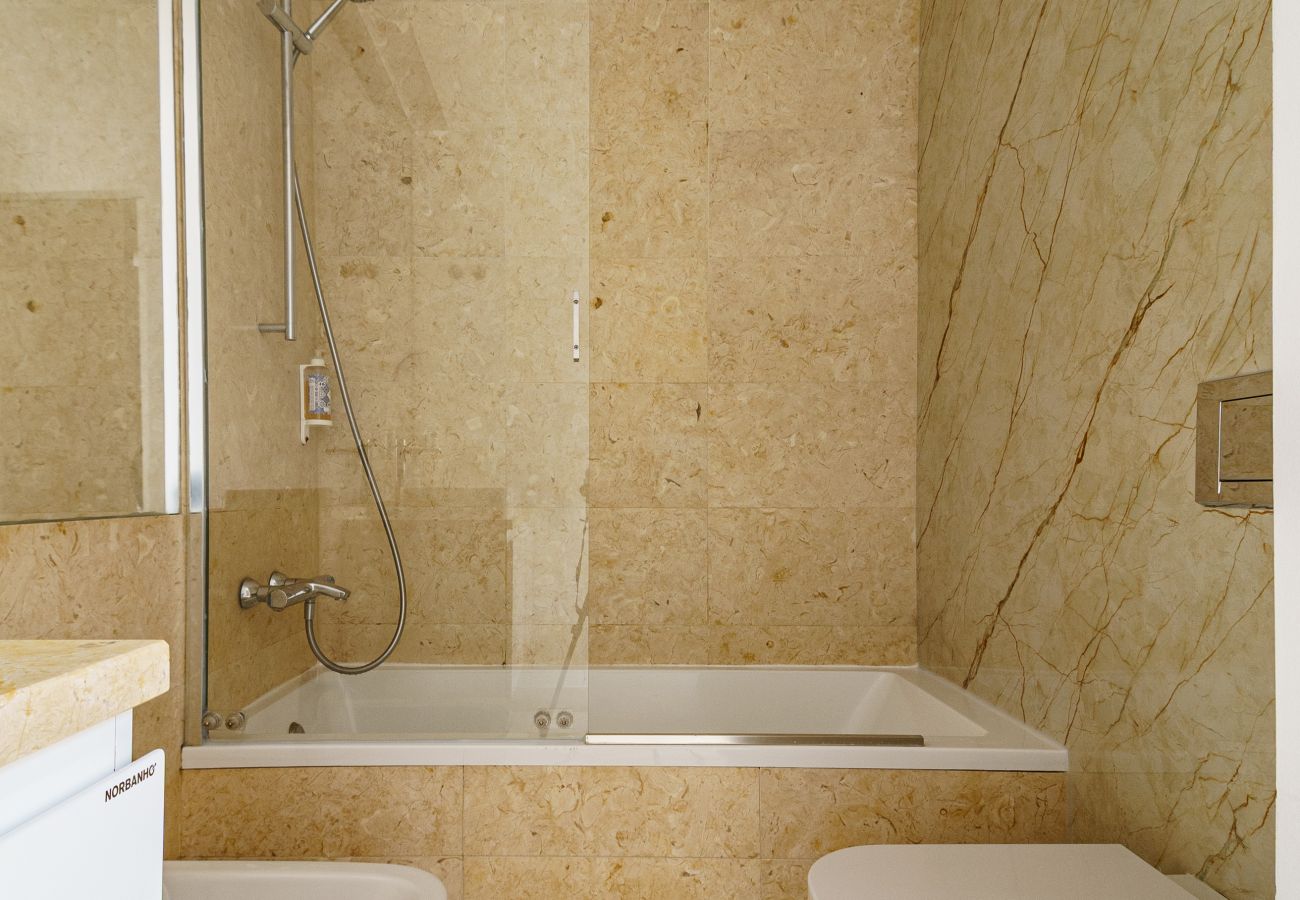 Apartamento en Lisboa ciudad - Casa do Castelo: 1st Floor Central Gem in Arroios