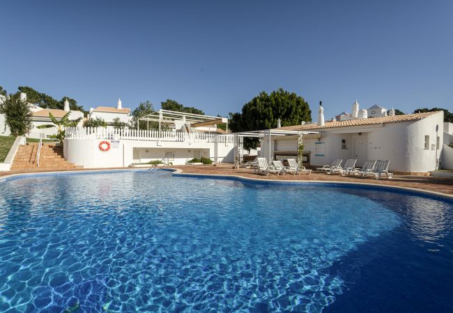 Maison à Vilamoura - Maison dans un Complexe avec Piscine, à Vilamoura ☀️