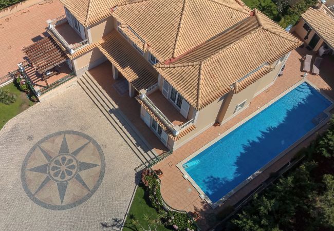 Villa à Ericeira - Splendide Villa avec Piscine et Vue sur l'Océan ☀️🏄🏻