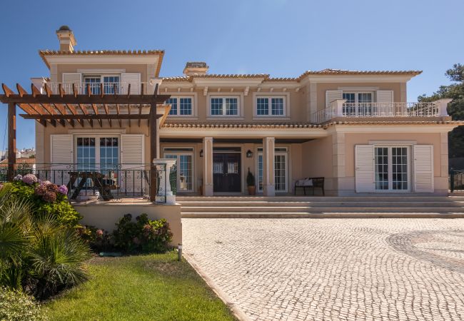 Villa à Ericeira - Splendide Villa avec Piscine et Vue sur l'Océan ☀️🏄🏻