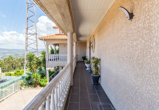 Villa à Crestuma - Crestuma Bright par Hopstays | Piscine avec Vue sur le Douro Villa à Crestuma - Crestuma Bright par Hopstays | Piscine avec Vue sur le Douro