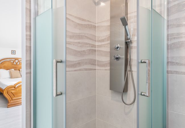 Villa à Crestuma - Crestuma Bright par Hopstays | Piscine avec Vue sur le Douro Villa à Crestuma - Crestuma Bright par Hopstays | Piscine avec Vue sur le Douro