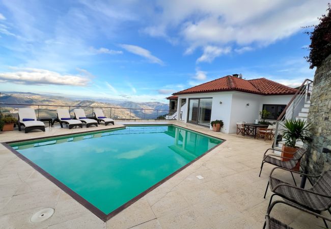 Villa à Gouvães do Douro - Maison Gouvães par Hopstays | Piscine & Vue sur le Douro Villa à Gouvães do Douro - Maison Gouvães par Hopstays | Piscine & Vue sur le Douro