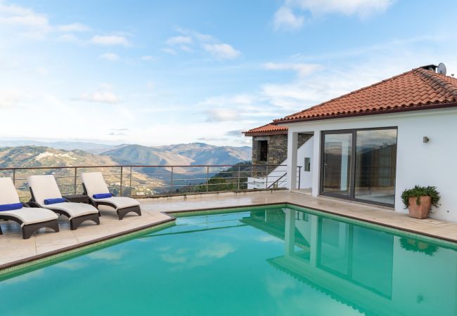 Villa à Gouvães do Douro - Maison Gouvães par Hopstays | Piscine & Vue sur le Douro Villa à Gouvães do Douro - Maison Gouvães par Hopstays | Piscine & Vue sur le Douro