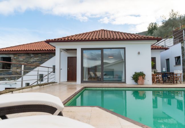 Villa à Gouvães do Douro - Maison Gouvães par Hopstays | Piscine & Vue sur le Douro Villa à Gouvães do Douro - Maison Gouvães par Hopstays | Piscine & Vue sur le Douro