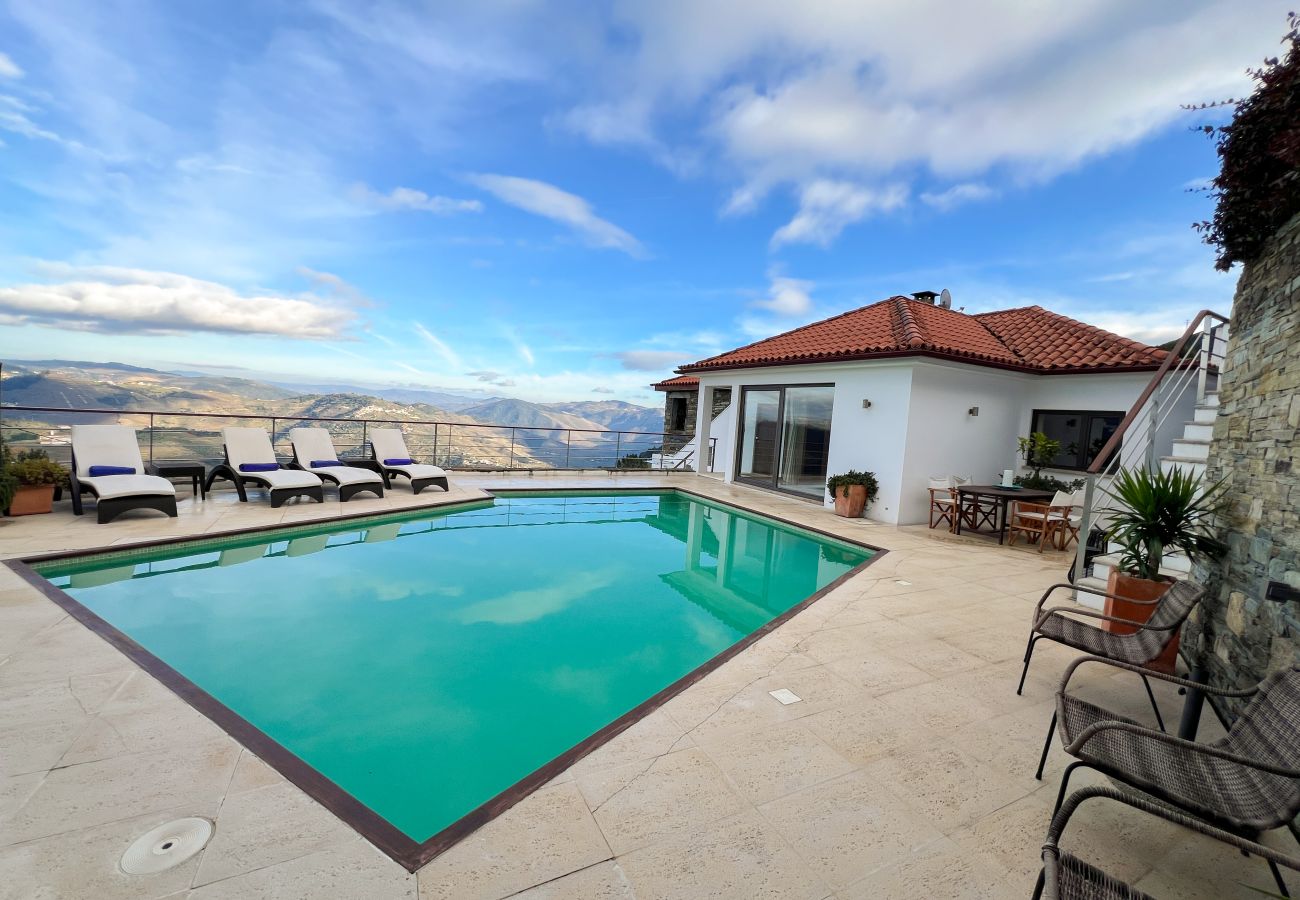 Villa à Gouvães do Douro - Maison Gouv&atilde;es par Hopstays | Piscine & Vue sur le Douro