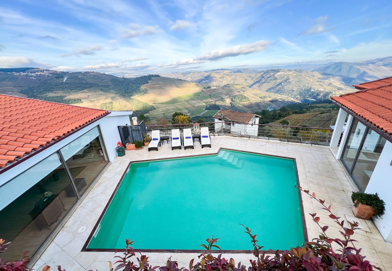 Villa à Gouvães do Douro - Maison Gouv&atilde;es par Hopstays | Piscine & Vue sur le Douro
