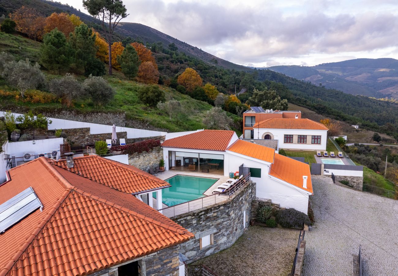 Villa à Gouvães do Douro - Maison Gouv&atilde;es par Hopstays | Piscine & Vue sur le Douro