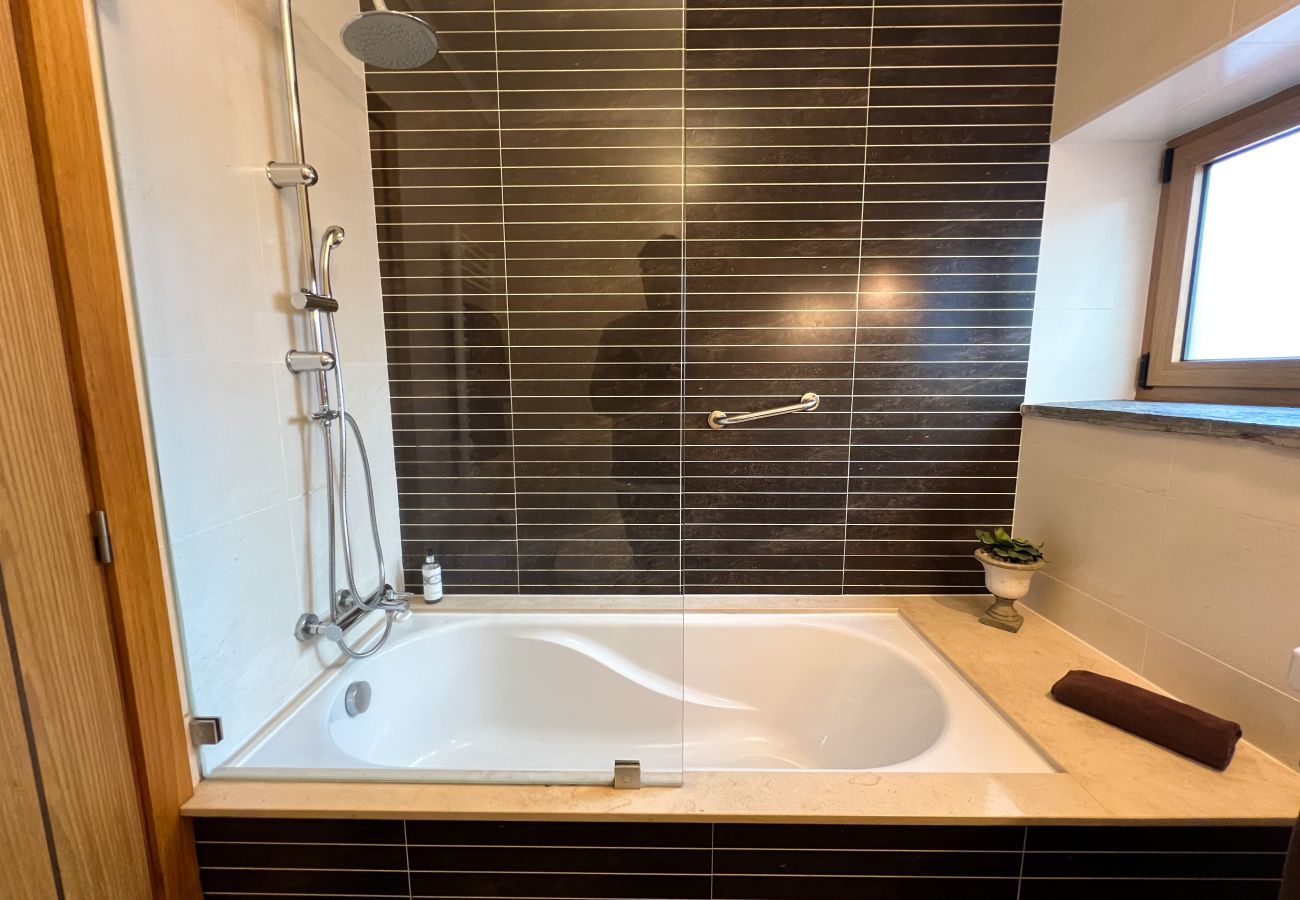 Villa à Gouvães do Douro - Maison Gouv&atilde;es par Hopstays | Piscine & Vue sur le Douro