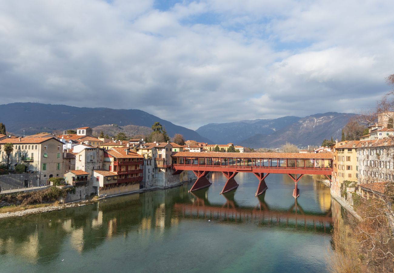 Appartamento a Bassano del Grappa - Mansarda con travi a vista nel Centro Storico