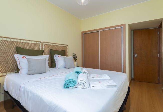 Appartamento a Quarteira - Appartamento con 2 Camere da Letto, Vista Mare, Ampia Terrazza