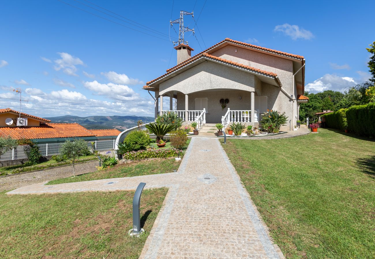 Villa a Crestuma - Crestuma Bright di Hopstays | Piscina con Vista sul Fiume Douro