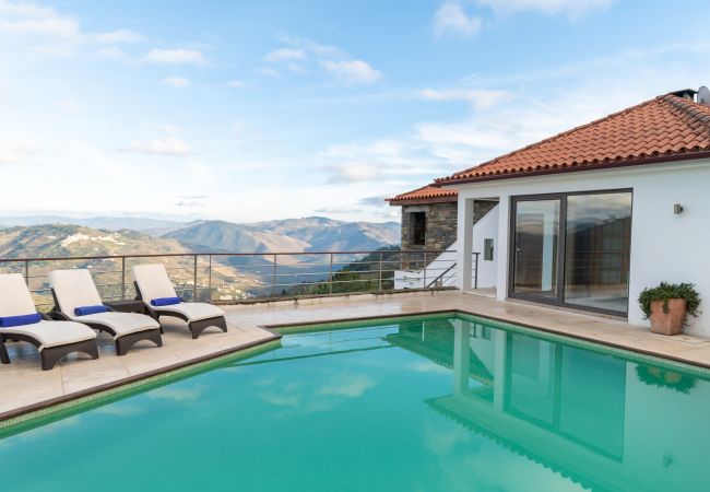 Villa a Gouvães do Douro - Casa Gouv&atilde;es di Hopstays | Piscina & Vista Douro