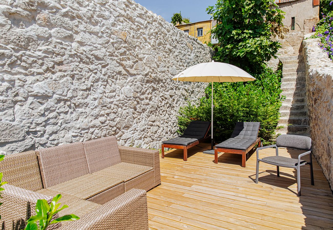 Estúdio com terraço, alojamento local com jardim no Porto