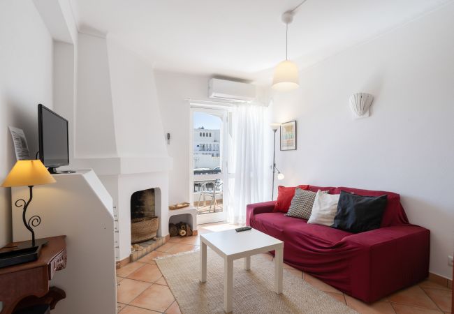 Apartamento em Albufeira - Apto c/ Varanda • 250 metros da Praia • Albufeira
