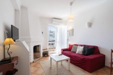 Apartamento em Albufeira - Apto c/ Varanda • 250 metros da Praia... Apartamento em Albufeira - Apto c/ Varanda • 250 metros da Praia...