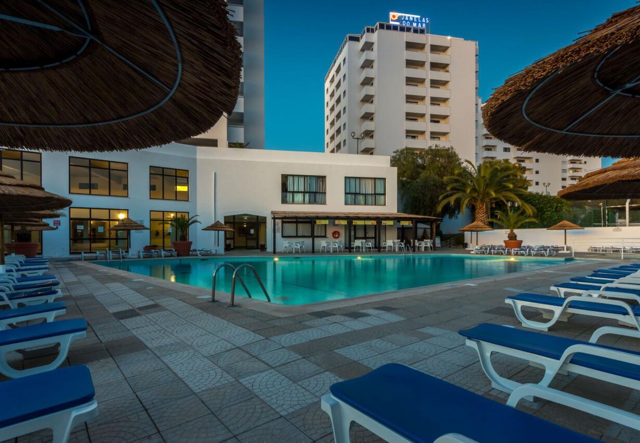 Piscina apartamento em Janelas do Mar resort, Albufeira 