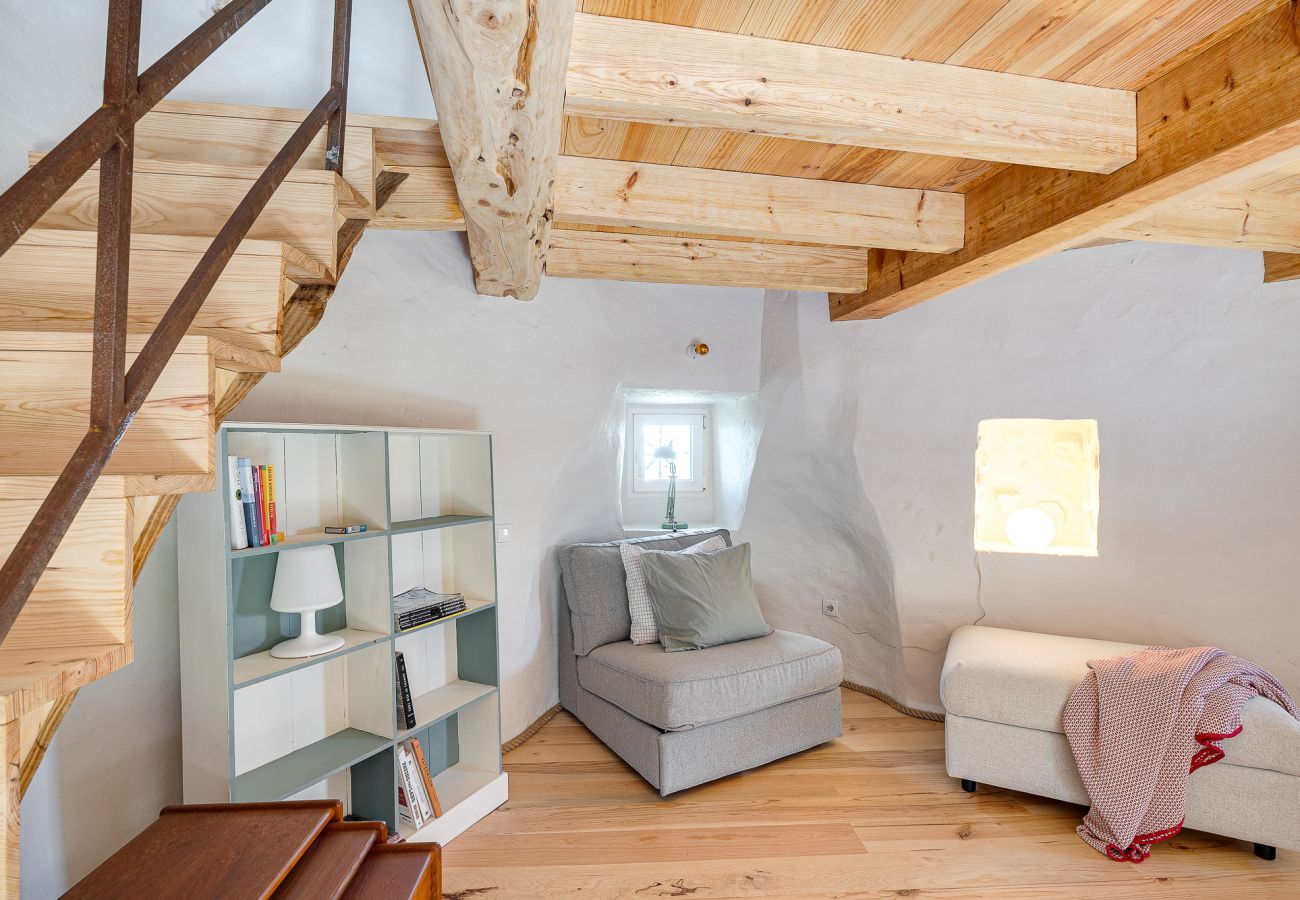 Chalet em Mafra - Ericeira Windmill por Hopstays | Wild Refuge