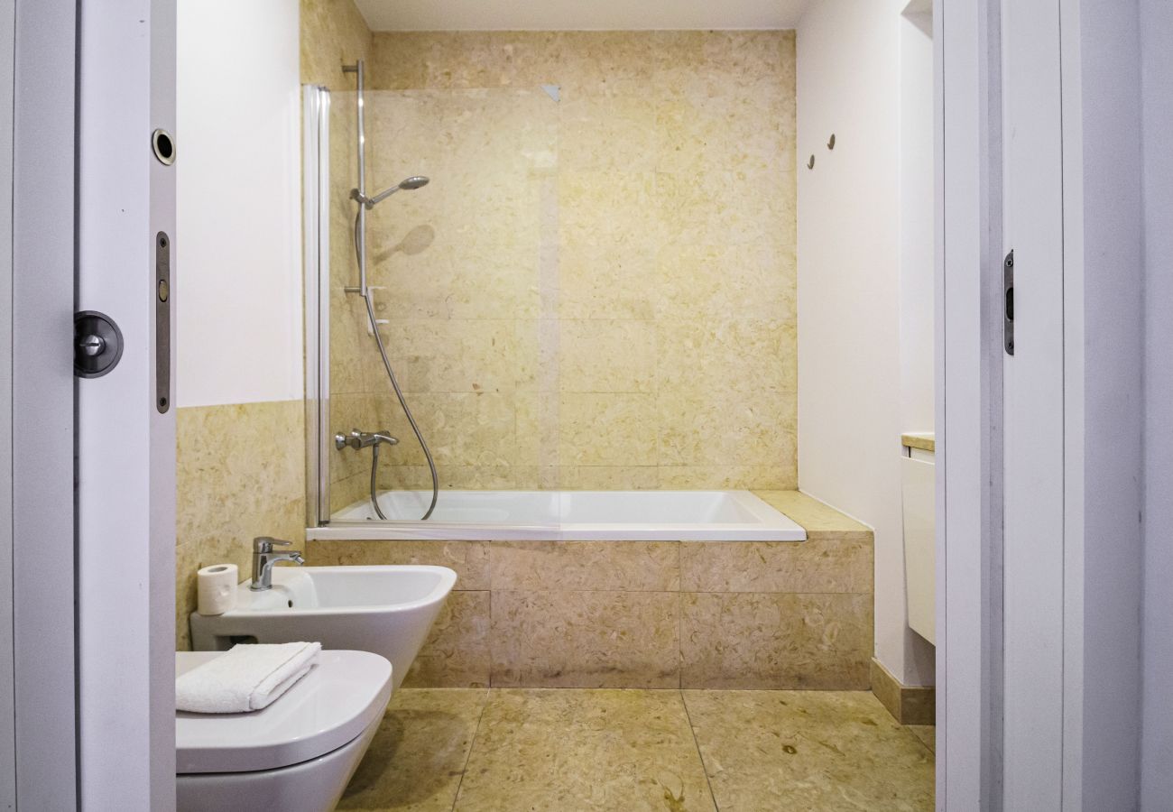 Apartamento em Lisboa - Casa do Beco: Coração de Arroios & Vista Caste