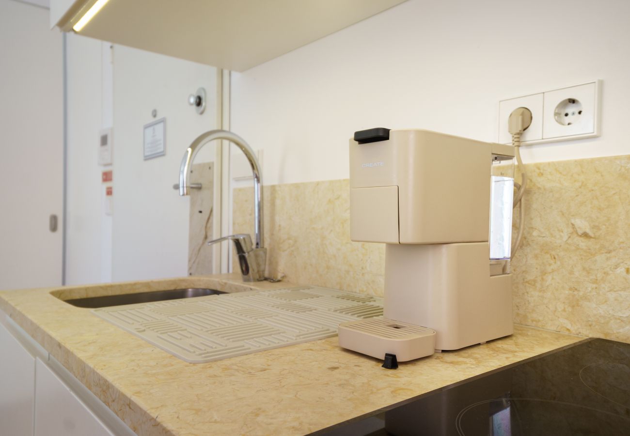 Apartamento em Lisboa - Casa do Castelo: Uma Joia no 1º Andar no Centro de Arroios