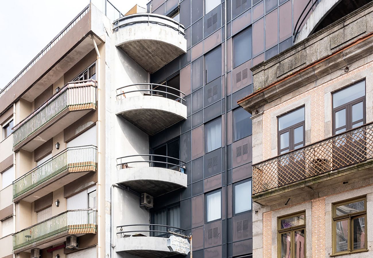 Studio in Porto - City Center Design Apartment in Oporto - by Hopstays