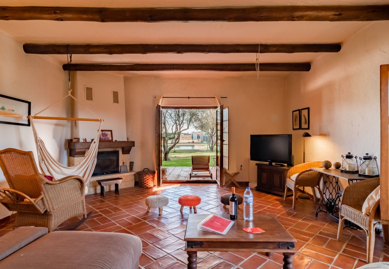 Living room in villa with pool in Palmela 