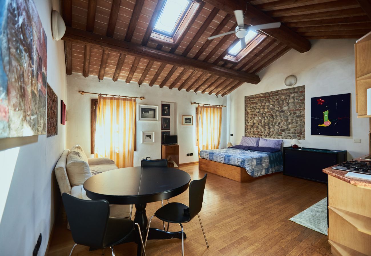 Apartment in Bassano del Grappa - Beamed Attic in the Historic Centre