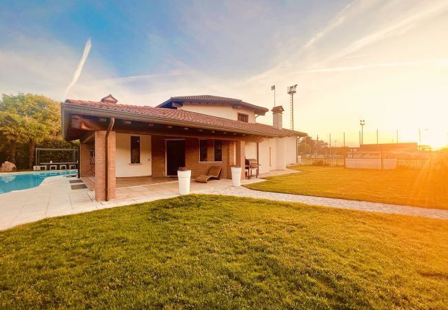 House in Romano d´Ezzelino - Villa with swimming pool and games room