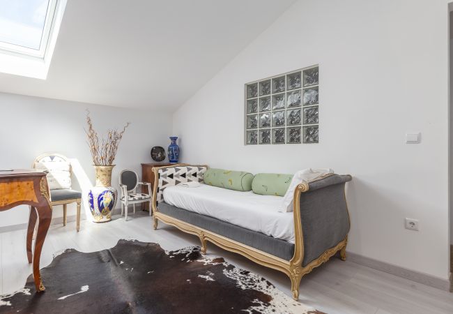 Villa in Crestuma - Crestuma Bright by Hopstays | Pool with Douro River View Villa in Crestuma - Crestuma Bright by Hopstays | Pool with Douro River View