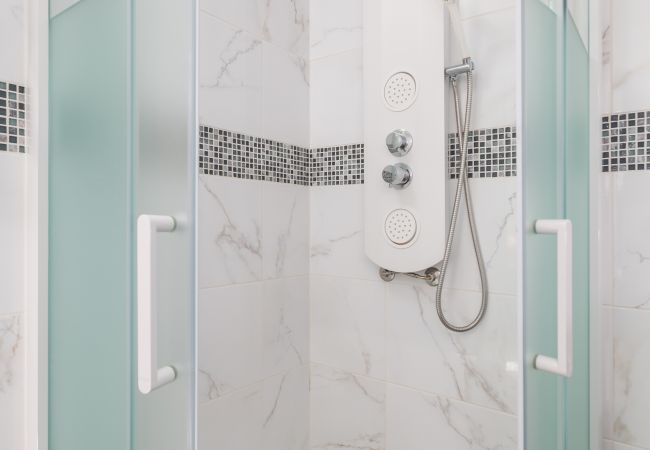 Villa in Crestuma - Crestuma Bright by Hopstays | Pool with Douro River View Villa in Crestuma - Crestuma Bright by Hopstays | Pool with Douro River View