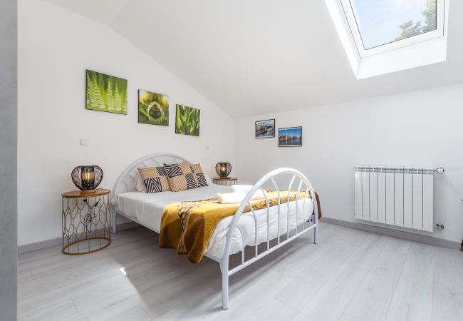 Villa in Crestuma - Crestuma Bright by Hopstays | Pool with Douro River View Villa in Crestuma - Crestuma Bright by Hopstays | Pool with Douro River View