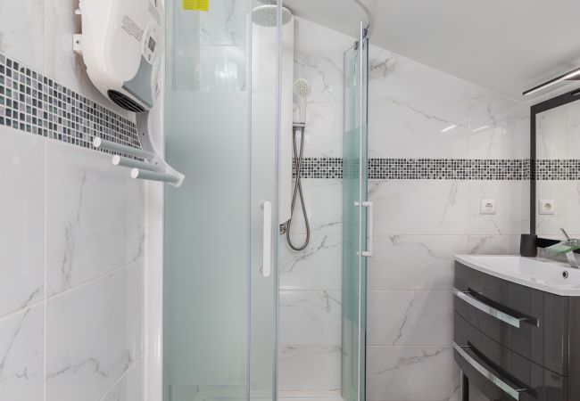 Villa in Crestuma - Crestuma Bright by Hopstays | Pool with Douro River View Villa in Crestuma - Crestuma Bright by Hopstays | Pool with Douro River View