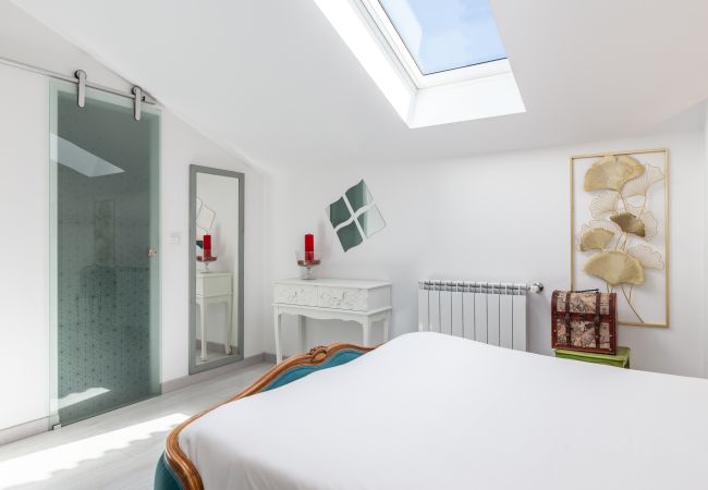 Villa in Crestuma - Crestuma Bright by Hopstays | Pool with Douro River View Villa in Crestuma - Crestuma Bright by Hopstays | Pool with Douro River View