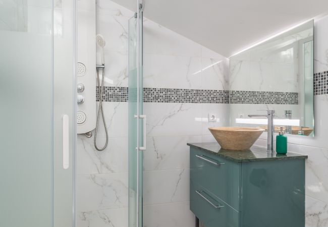 Villa in Crestuma - Crestuma Bright by Hopstays | Pool with Douro River View Villa in Crestuma - Crestuma Bright by Hopstays | Pool with Douro River View