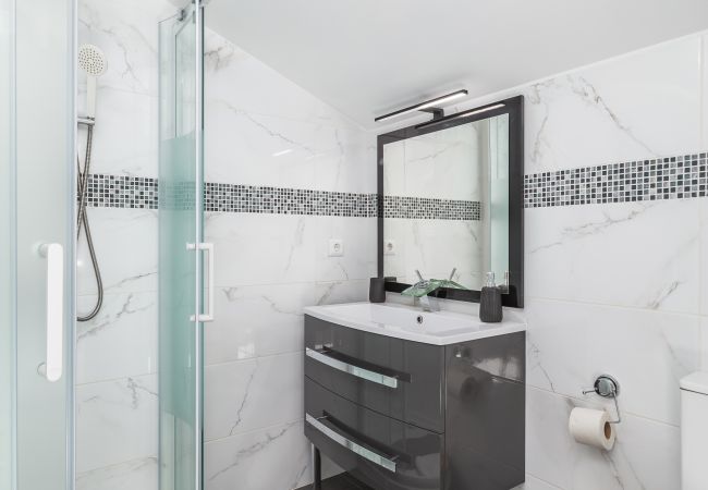 Villa in Crestuma - Crestuma Bright by Hopstays | Pool with Douro River View Villa in Crestuma - Crestuma Bright by Hopstays | Pool with Douro River View