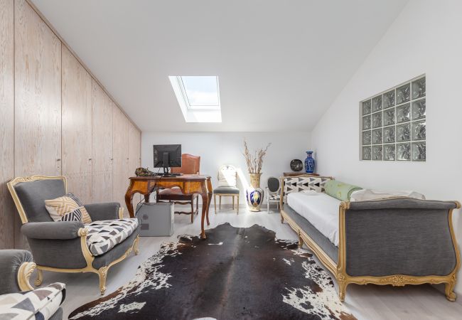 Villa in Crestuma - Crestuma Bright by Hopstays | Pool with Douro River View Villa in Crestuma - Crestuma Bright by Hopstays | Pool with Douro River View