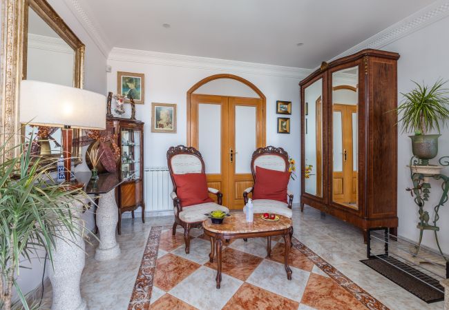 Villa in Crestuma - Crestuma Bright by Hopstays | Pool with Douro River View Villa in Crestuma - Crestuma Bright by Hopstays | Pool with Douro River View