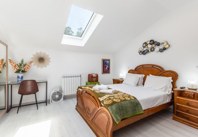 Villa in Crestuma - Crestuma Bright by Hopstays | Pool with Douro River View Villa in Crestuma - Crestuma Bright by Hopstays | Pool with Douro River View