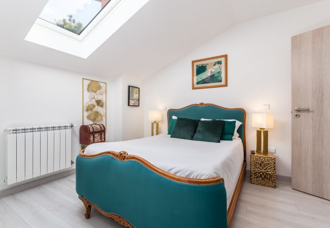 Villa in Crestuma - Crestuma Bright by Hopstays | Pool with Douro River View Villa in Crestuma - Crestuma Bright by Hopstays | Pool with Douro River View