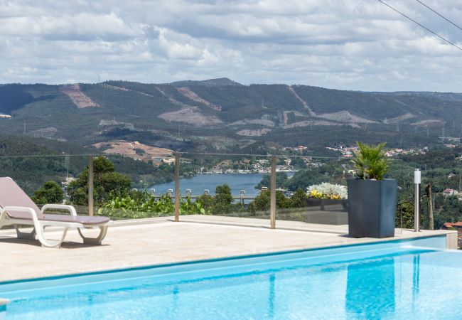 Villa in Crestuma - Crestuma Bright by Hopstays | Pool with Douro River View Villa in Crestuma - Crestuma Bright by Hopstays | Pool with Douro River View