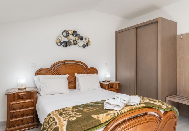 Villa in Crestuma - Crestuma Bright by Hopstays | Pool with Douro River View Villa in Crestuma - Crestuma Bright by Hopstays | Pool with Douro River View