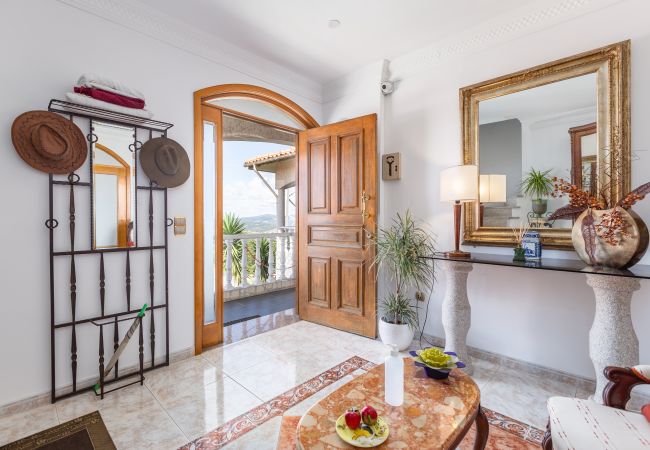 Villa in Crestuma - Crestuma Bright by Hopstays | Pool with Douro River View Villa in Crestuma - Crestuma Bright by Hopstays | Pool with Douro River View