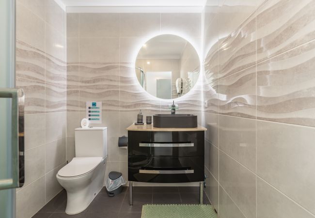 Villa in Crestuma - Crestuma Bright by Hopstays | Pool with Douro River View Villa in Crestuma - Crestuma Bright by Hopstays | Pool with Douro River View